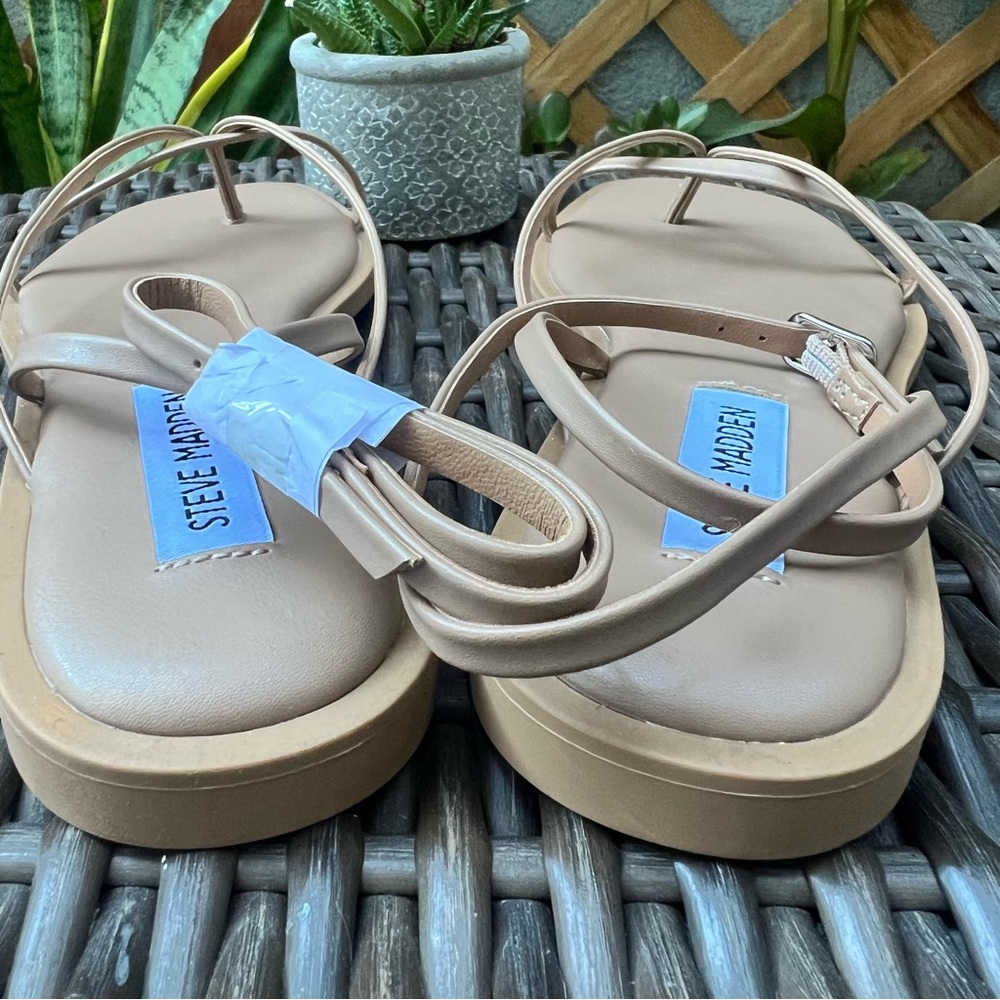 Steve Madden Nude Flat Sandals - Picture 9 of 9